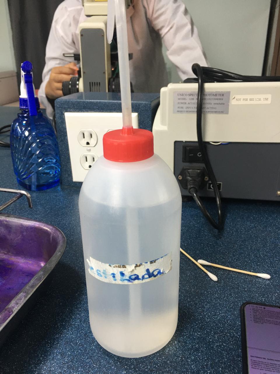 Figura 11: Agua destilada.