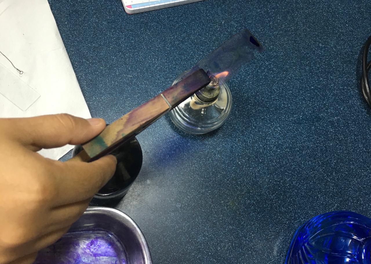 Figura 12: Secado final de la muestra para la observación microscópica.